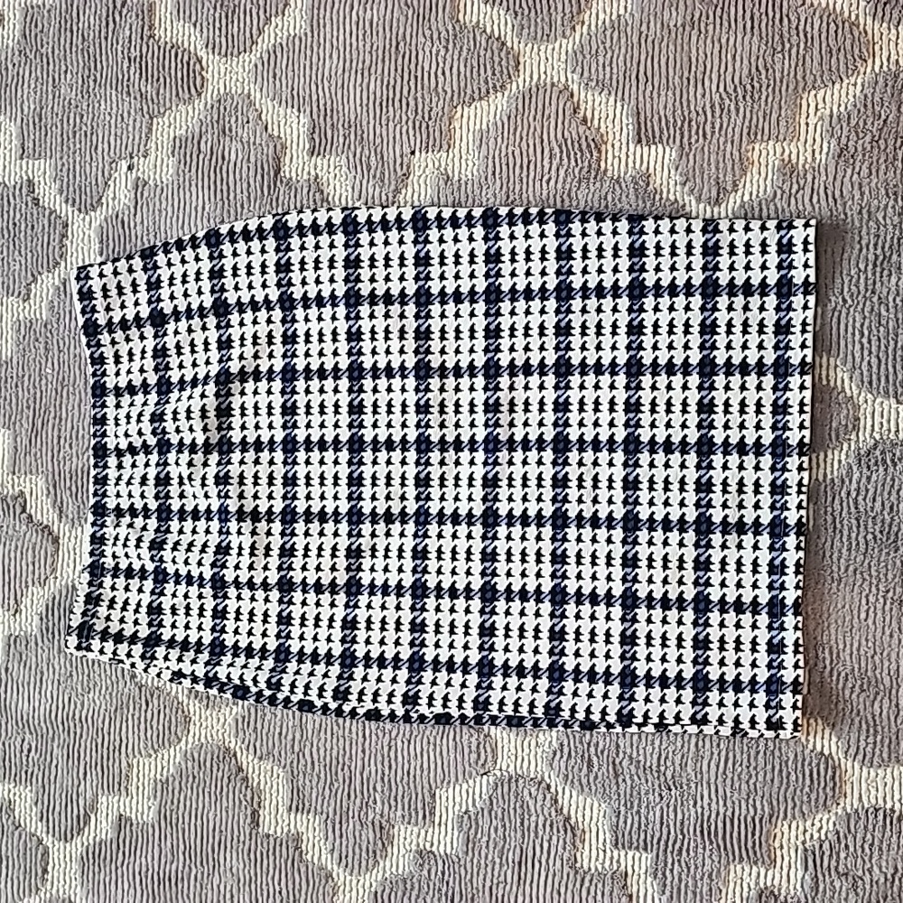Womens size L stretchy pencil skirt, houndstooth and blue plaid